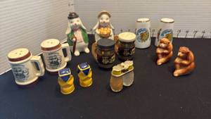 lot 1042 image: Salt and pepper shakers