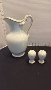 lot 1043 image: Bing & Gr�ndahl B and G pitcher from Denmark with salt and pepper shakers