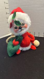 lot 1050 image: Annalee Mobilitee doll