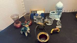 lot 1056 image: Bud vases, souvenir items with salt and pepper shakers
