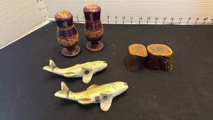 lot 1061 image: Vintage salt and pepper shakers