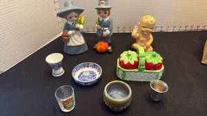 lot 1063 image: Salt and pepper shakers, cherub and more