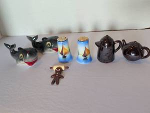 lot 1065 image: Salt and pepper shakers MCM Japan lot