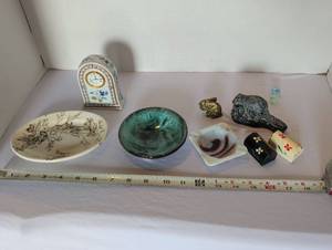 lot 1066 image: Trinket dishes, desk clocks and figurines