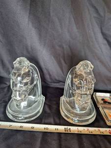 lot 1069 image: Federal Glass horse head bookends and 1930s Art Deco clear glass bridge table ashtrays