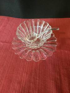 lot 1078 image: Heisey Crystolite Mayo set, nowl, liner, spoon