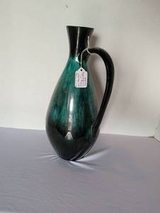lot 1082 image: 13 inch Blue Mountain Pottery vase with handle