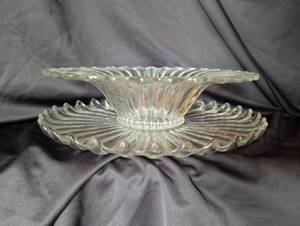 lot 1083 image: Heisey Crystolite&nbsp 13 inch flared bowl and serving tray