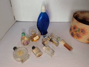 lot 1085 image: Old mini perfume bottle lot with Apple Blossom and more