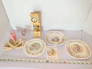lot 1098 image: Beatrix Potter Royal Albert Plates, Calendar, Mini Grandfather Clock and Accessories Lot