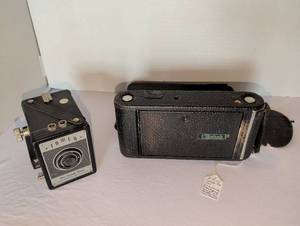 lot 1100 image: Tower One-Twenty Flash Camera Sears Roebuck  Autographic Kodak Junior