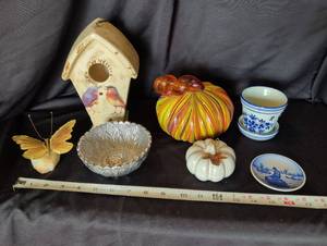 lot 1115 image: Delft planter, Royal Copenhagen mini plate, glass pumpkin, brass butterfly and more