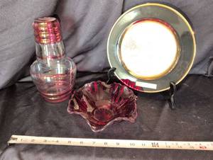 lot 1118 image: Bedside water bottle tumble-up set, Amberina Art Glass Candy Dish and chokin art plate