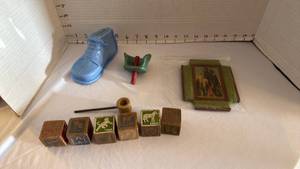 lot 1129 image: Vintage General Sherman Oak tree, blocks and toys