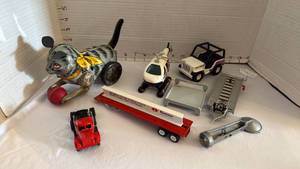 lot 1130 image: Vintage wind up cat and other toys