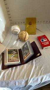 lot 1132 image: Signed baseballs and baseball cards