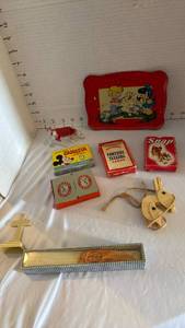 lot 1150 image: Vintage cards and trays