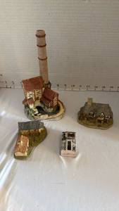lot 1155 image: David Winter houses