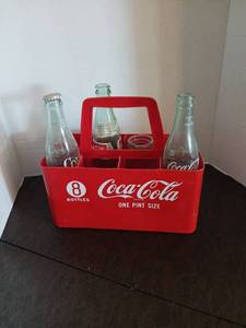 lot 1166 image: Coca-Cola 8 Bottle Carrier One Pint Size with Glass Bottles