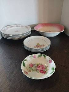 lot 1171 image: Floral Dinnerware  Plates Bowls Pink Flowers 10 pieces