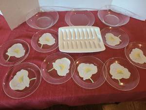 lot 1201 image: Ceramic asparagus tray, 8 arcoroc salad plates with hand painted poppy design, more