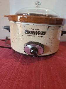 lot 1203 image: Rival Crockpot with removable insert
