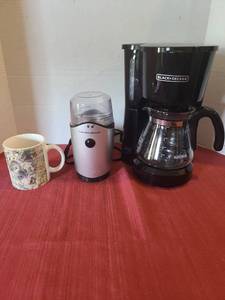 lot 1205 image: Black and Decker coffee maker,  Hamilton Beach coffee grinder, mug