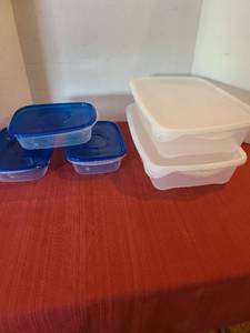 lot 1208 image: Kitchen storage containers