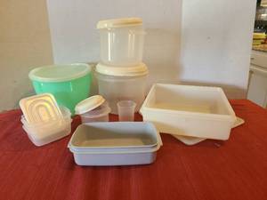 lot 1213 image: Plastic kitchen Storage Container