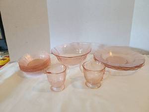 lot 1222 image: Pink Depression Glass 14 pieces