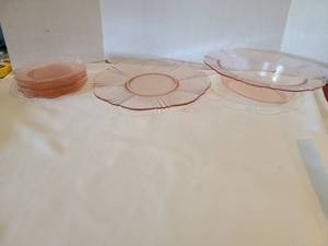 lot 1223 image: Pink Glass serving platter and serving bowl with plates 11 pieces