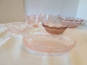 lot 1225 image: Pink depression glass 8 pieces