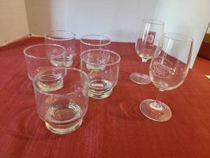 lot 1229 image: Cocktail glasses and wine glasses 7 total