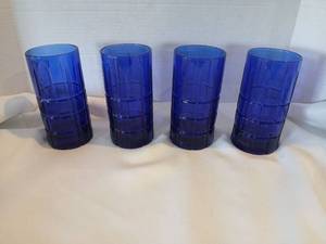 lot 1246 image: Set of 4 Blue Glass Drinking Glasses with Grid Pattern