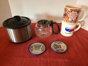 lot 1268 image: Crofton dipper, 2 Palestinian ceramic coasters, mugs, Mr. Coffee 4 cup carafe