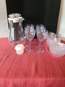 lot 1270 image: Kitchen plastics, pitcher, 6 wine glasses, 12 bowls