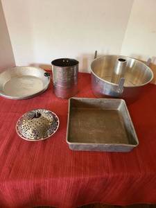 lot 1275 image: Antique Bromwells flour sifter, cake pans, steamer basket, disposable pie pans