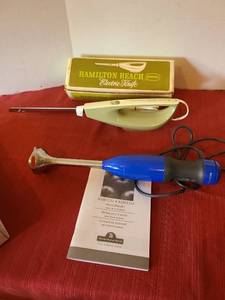 lot 1282 image: Kitchen Aid hand blender and Hamilton Beach electric knife.