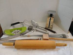 lot 1287 image: Kitchen Utensil Lot Rolling Pin Whisk Tongs Scale Model P-2 2 LB