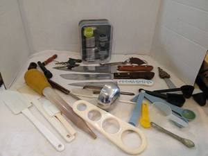 lot 1289 image: Kitchen Gadgets and Tools Lot - Knives, Wine Preserver, Measuring utensils,