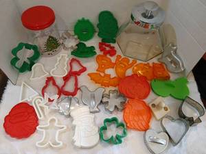 lot 1290 image: Holiday Cookie Cutter Set 38 Pieces