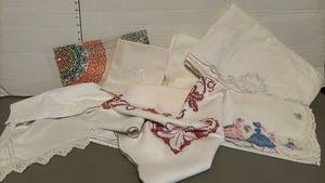 lot 1401 image: Tablecloths, runners, napkins and more