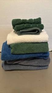 lot 1409 image: Assorted Towel Lot