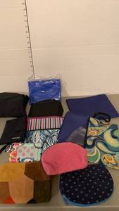 lot 1511 image: Assorted Fabric Wallets and Pouches