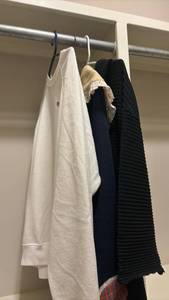lot 1617 image: Lot of 3 womens tops