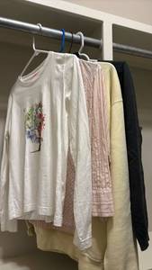 lot 1619 image: Womens Clothing Bundle Four tops