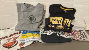 lot 1623 image: T-Shirt Bundle Wichita State WSU grey shirt is long sleeve - Size Med