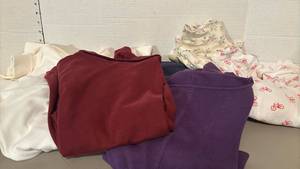 lot 1626 image: Long sleeve shirts - size Med