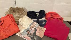lot 1632 image: Lot of 6 Womens Clothing Items Sweaters Jackets Shirts Mixed Sizes