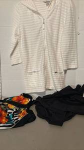 lot 1633 image: Swimsuits and cover up size M